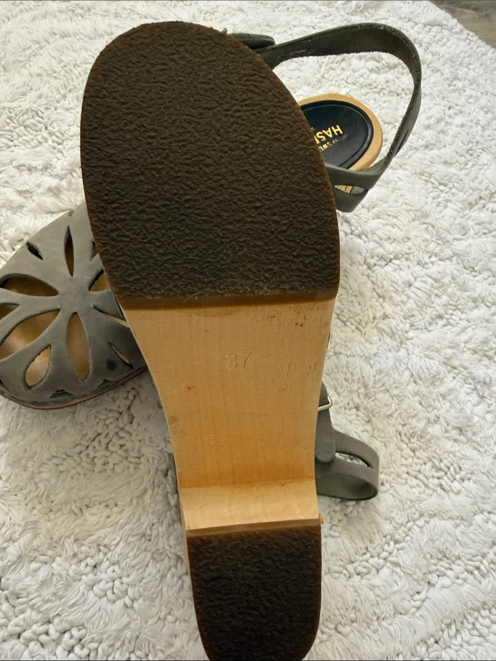 Swedish Hasbeens Light Gray Suede Cutout T-Strap Wooden Wedge Sandals EU 37 NWOT